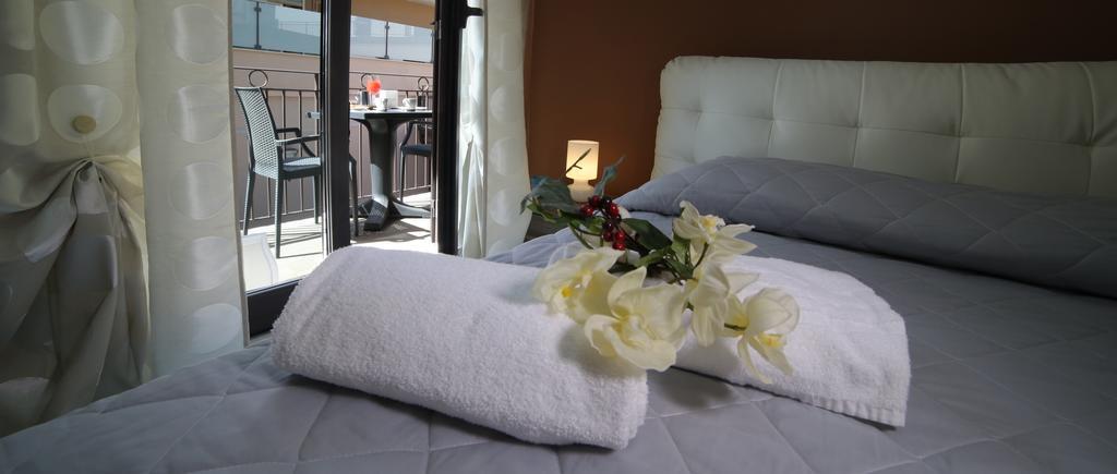 B&B Ciclopi Aci Castello Værelse billede