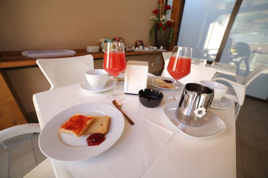 B&B Ciclopi Aci Castello Eksteriør billede